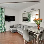 Neptun Park Apartament Z Tarasem